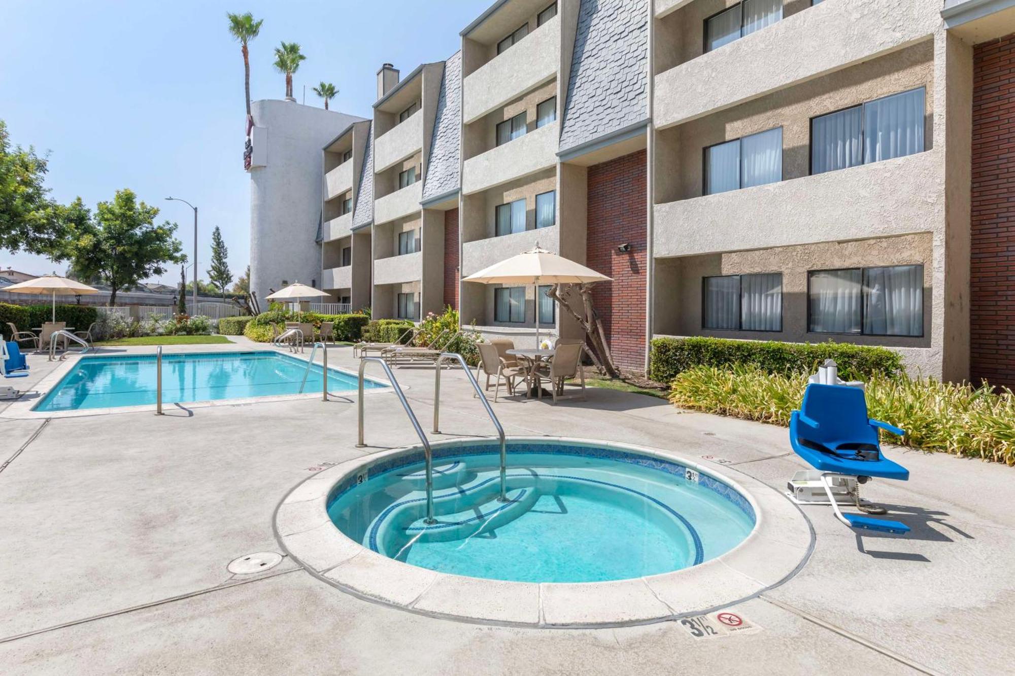 Best Western Plus West Covina Inn Exteriér fotografie